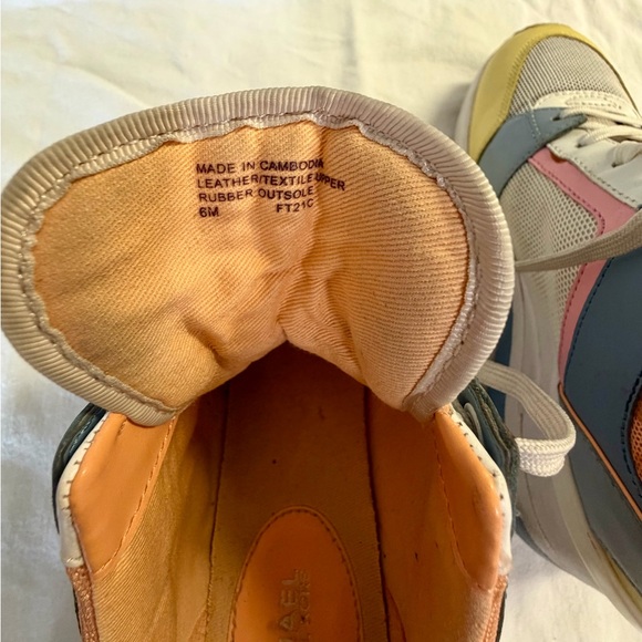 Colorful High-Top Sneakers - Picture 5 of 9